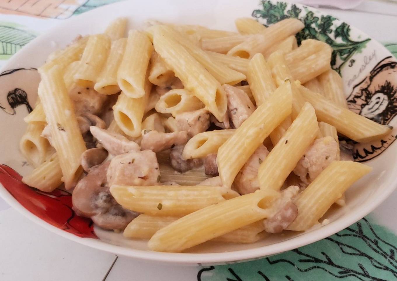 Fideos con pollo champiñón y crema