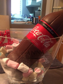 Una foto de Tarta Coca-Cola de cumpleaños