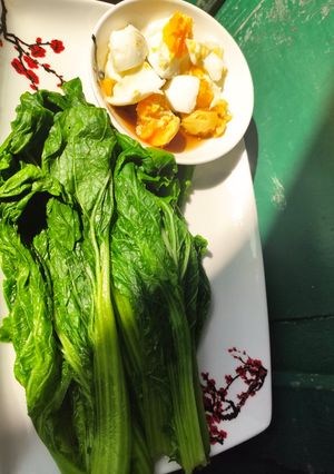 Hình của món Cải đắng luộc chấm mắm trứng.