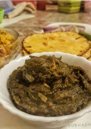 A picture of Lehsuni palak.