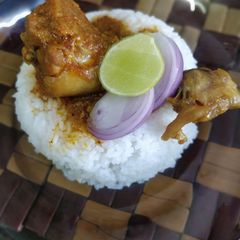 A picture of Chicken curry and Rice.