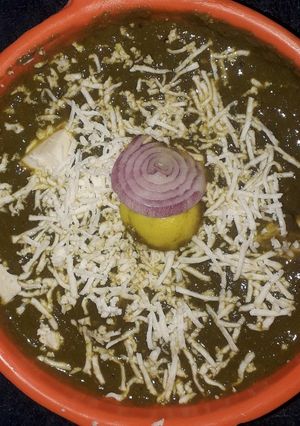 पालक पनीर(Palak paneer recipe in hindi) रेसिपी मुख्य फोटो