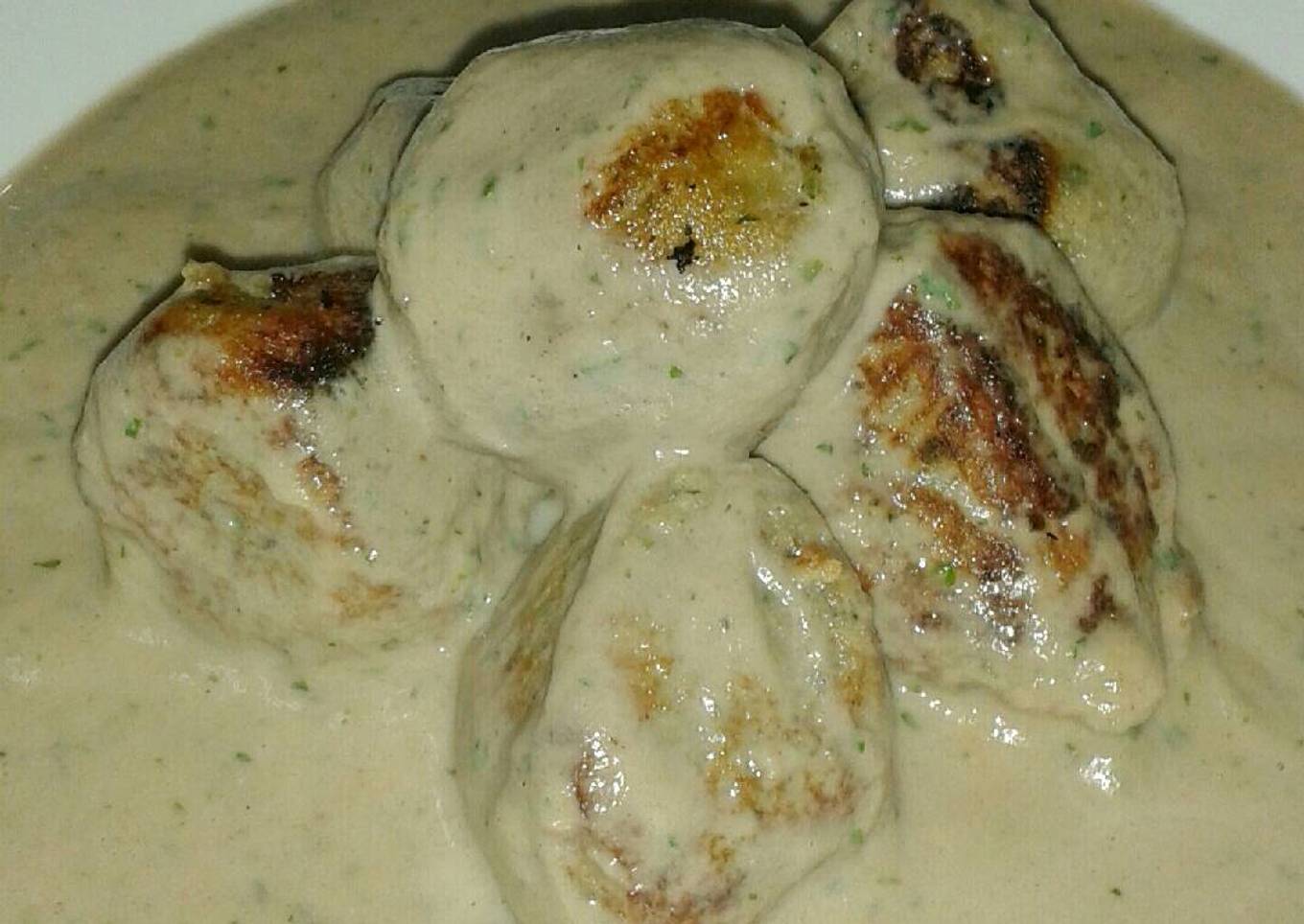 Albóndigas vegetarianas de berenjena con salsa de champiñones