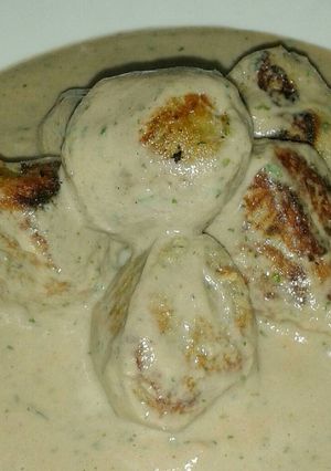 Foto principal de Albóndigas vegetarianas de berenjena con salsa de champiñones