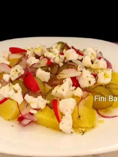 Una foto de Ensalada de patata y queso de rulo cabra