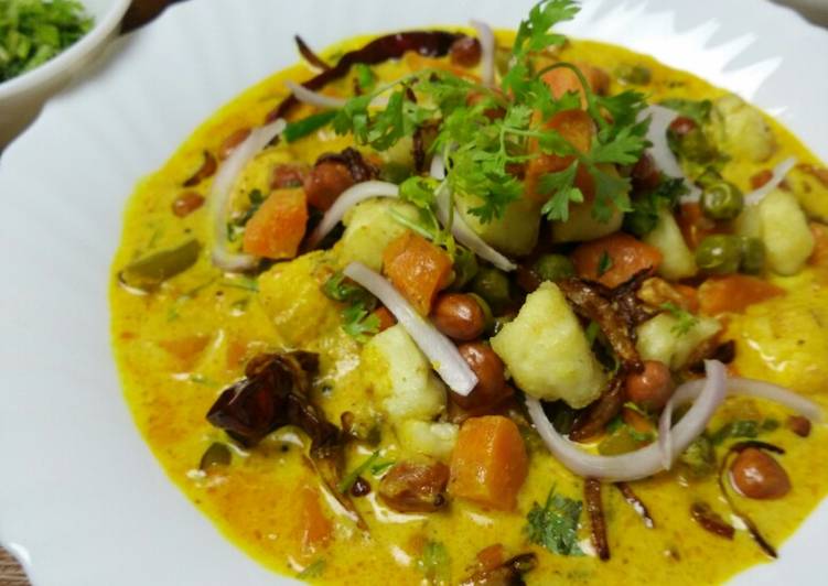 Mixed Vegetables In Coconut Curry