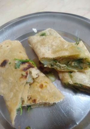 आलू रोटी रोल (aloo roti roll recipe in Hindi) रेसिपी मुख्य फोटो