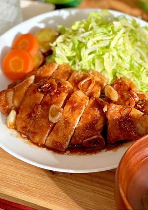A picture of Tender Garlic Pork Sauté That Everyone Will Love.