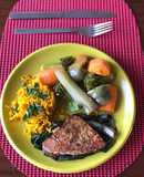 Atún fresco con verduras y arroz