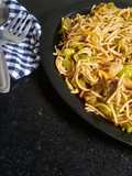 व्हेज चाऊमीन (Veg Chowmein Recipe In Marathi)