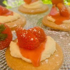 A picture of Strawberry shortbread.
