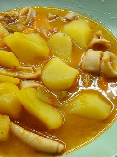 Una foto de Guisado de calamarcitos y patatas