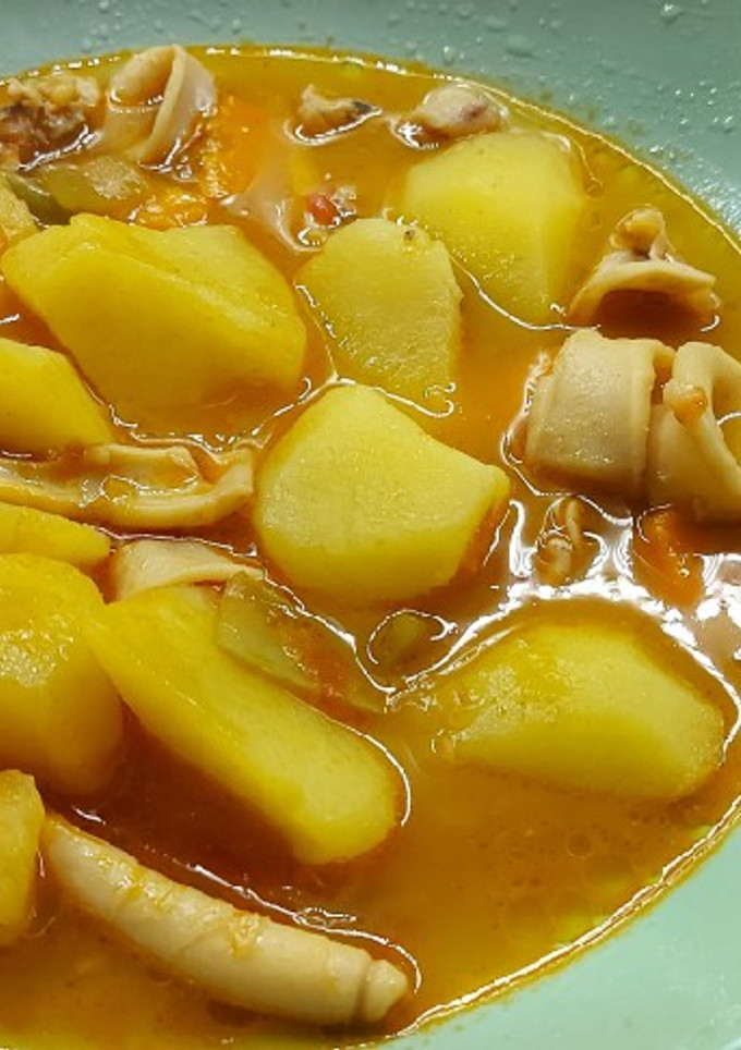 Una foto de Guisado de calamarcitos y patatas