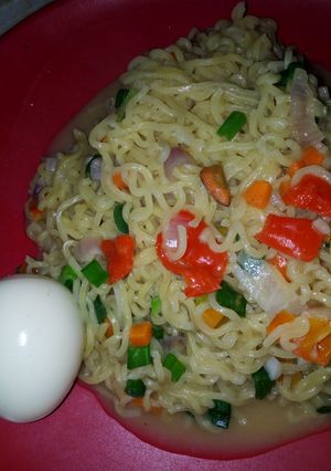 A picture of Vegetable noodles with boiled egg.