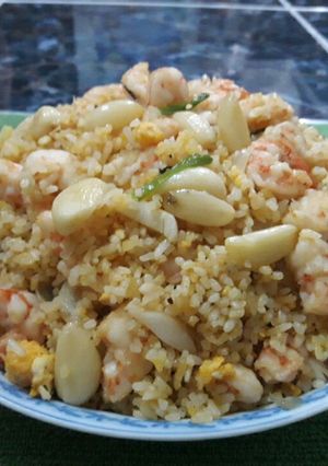 Hình của món Cơm chiên tôm tỏi bơ.