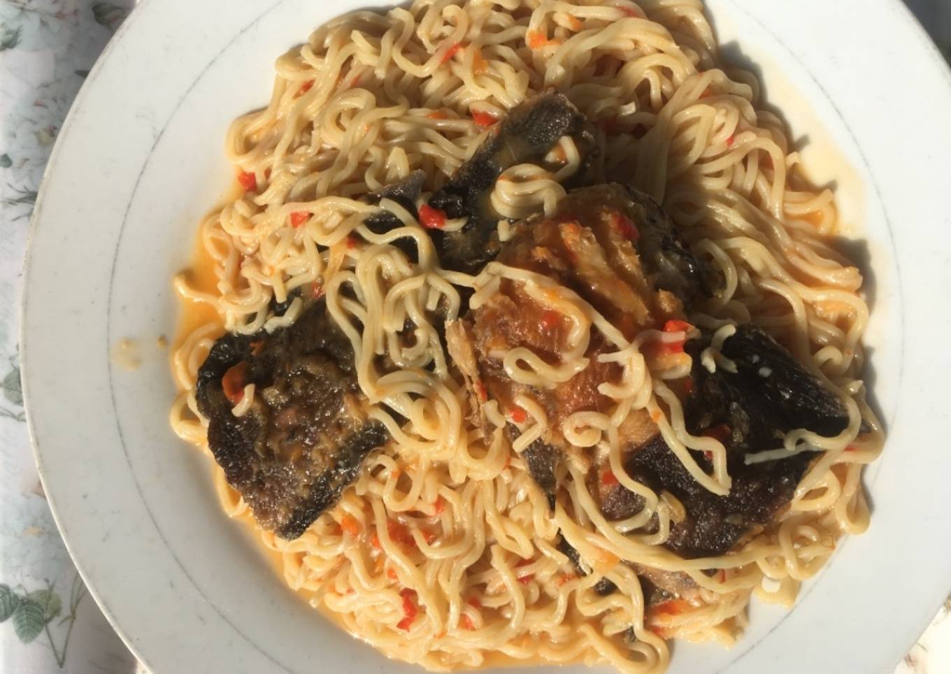 Indomie and fried fish