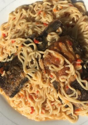 A picture of Indomie and fried fish.