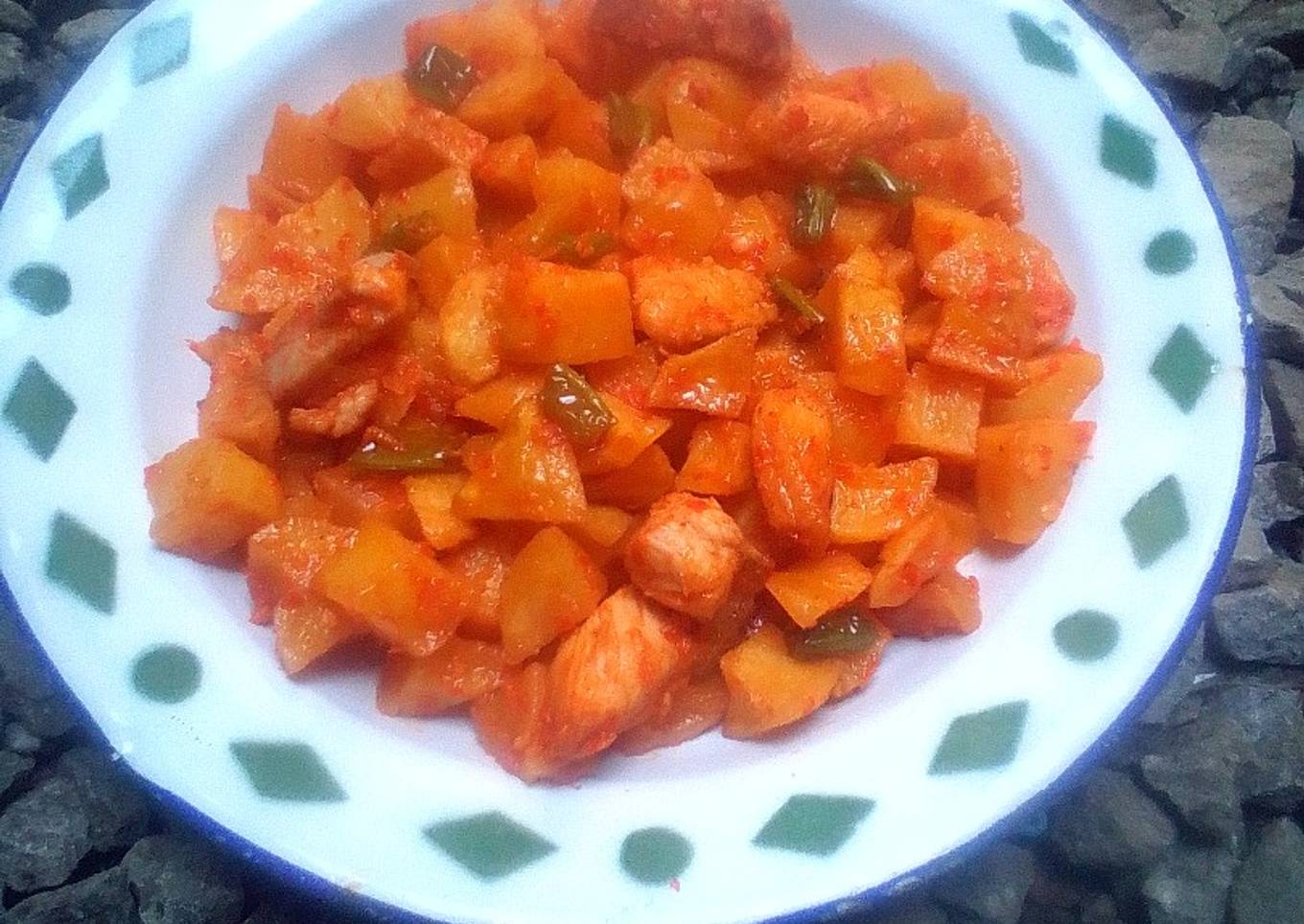 Balado kentang ayam