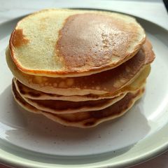 A picture of American style pancakes 🥞.