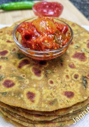 A picture of Methi Na Thepla.