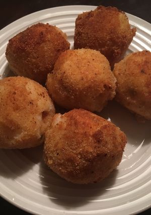 Una foto de Croquetas de papa con relleno de pescado