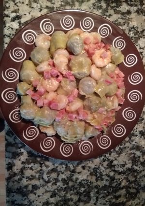 Una foto de Alcachofas con jamón y gambas