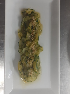 Una foto de Sunomono o ensalada japonesa