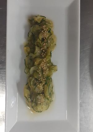 Una foto de Sunomono o ensalada japonesa