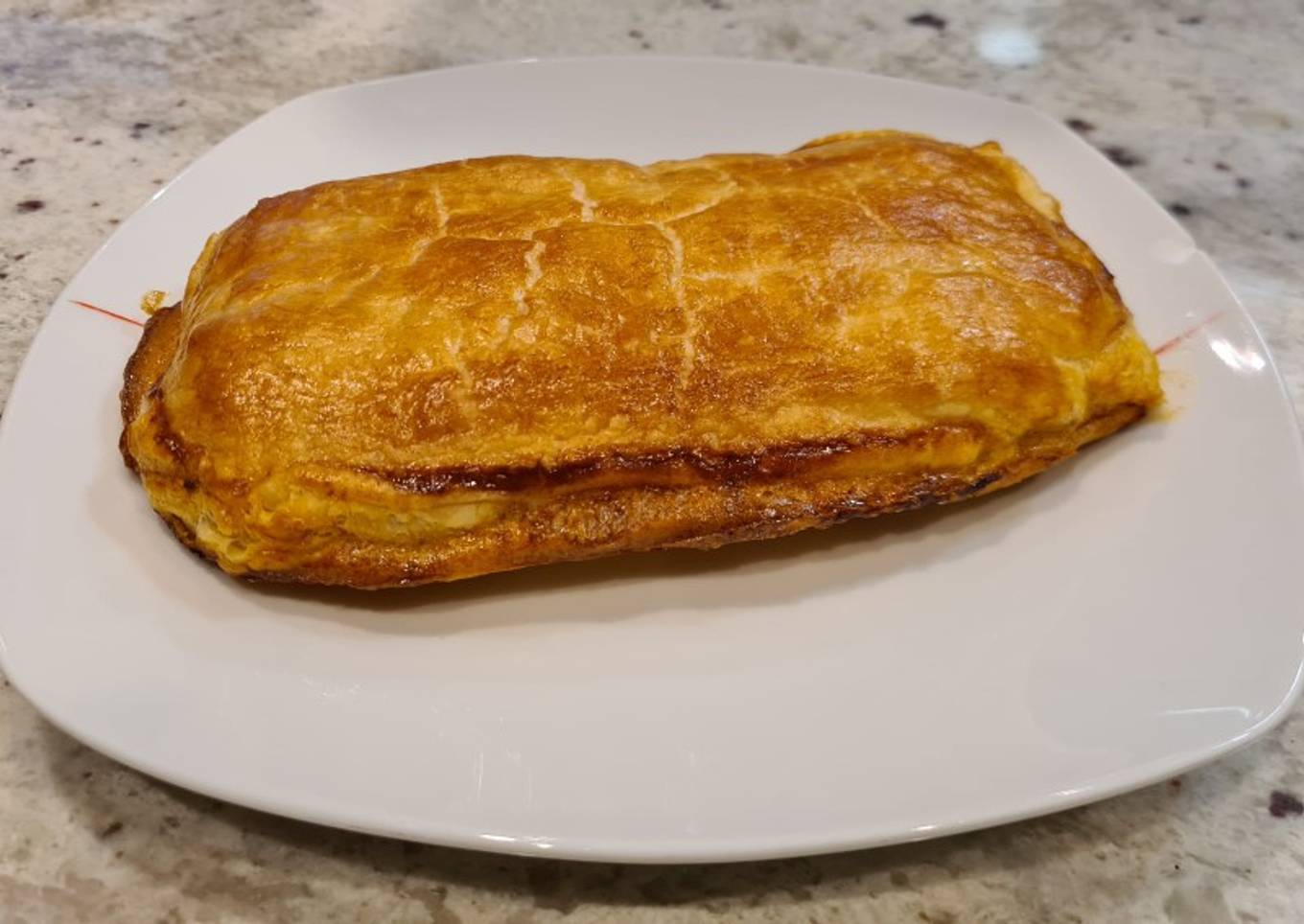 Hojaldre relleno de carne picada y champiñones