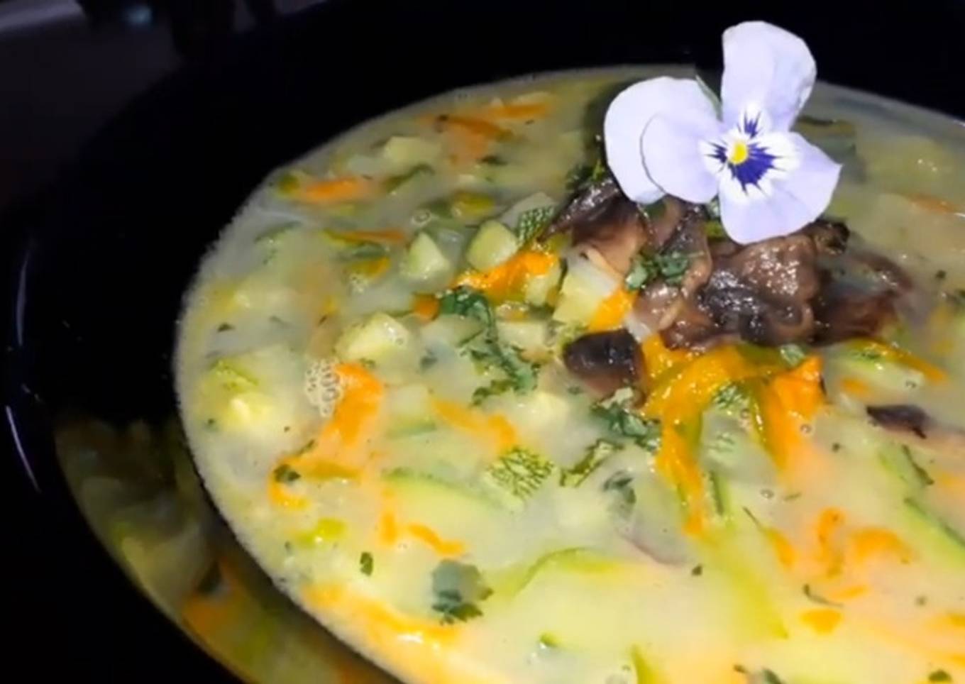 Zuppa di fiori di zucca - Sopa de flor de calabaza