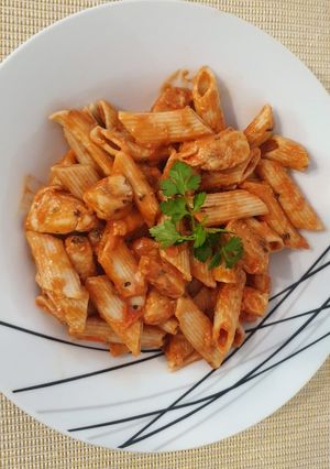 Csirkés - paradicsomos penne recept fotója