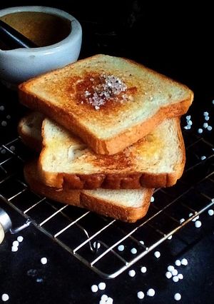 টোস্ট (Toast recipe in bengali) রেসিপির প্রধান ছবি