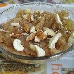 Suji ka halwa A picture of Suji ka halwa.