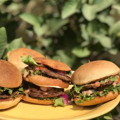 A picture of Juicy Burger.