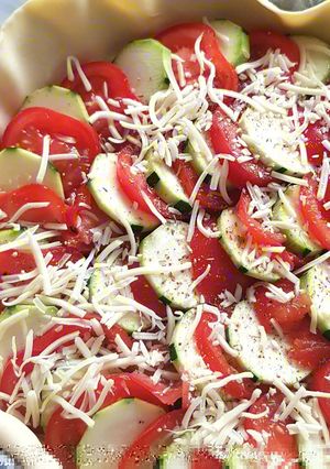 Une photo de Tarte, tomate et courgette