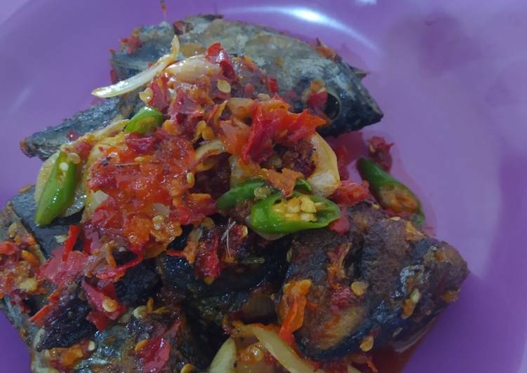 Tongkol goreng balado