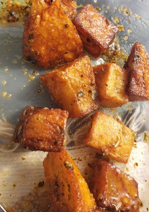 A picture of Deep Fried Potatoes / Hash Browns.
