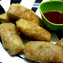 A picture of Indian potato cigar rolls.