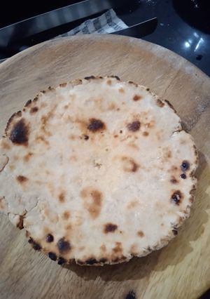 ભાખરી (Bhakhri Recipe In Gujarati) રેસીપી મુખ્ય ફોટો