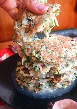 Una foto de Tortitas de calabacín rellenas de mozzarella
