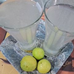 A picture of Lemon juice.