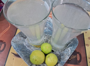 A picture of Lemon juice.