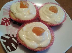 Una foto de Cupcakes de naranja con frosting de naranja