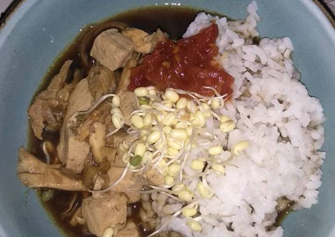 Rawon ayam tahu