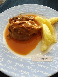 Una foto de Codillo guisado con patatas