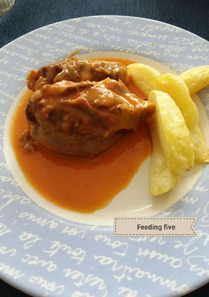 Una foto de Codillo guisado con patatas
