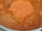 Una foto de caldillo de jitomate para chile relleno