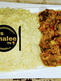 A picture of Cous cous da miyan alayyahu da yakuwa da gyada.