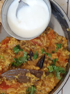 અવધી મસાલા ખીચડી (Awadhi Masala Khichdi Recipe In Gujarati) રેસીપી મુખ્ય ફોટો