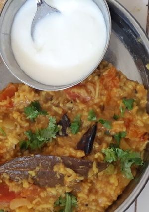 અવધી મસાલા ખીચડી (Awadhi Masala Khichdi Recipe In Gujarati) રેસીપી મુખ્ય ફોટો